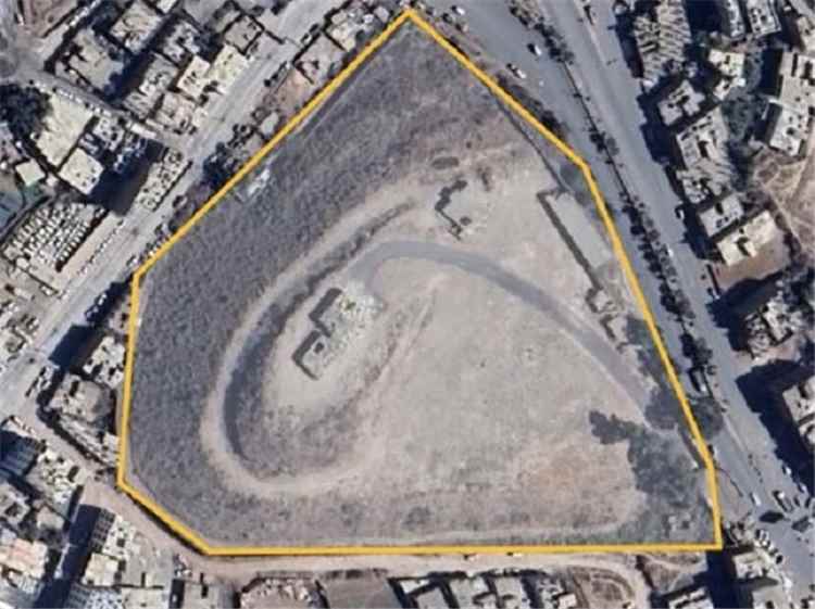 غضب شعبي في إب رفضًا لتجريف أراضي الأمن المركزي السابق وتمكين قيادي حوثي من استثمارها
