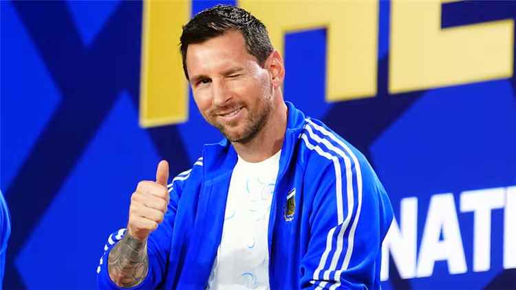 ميسي يبكي زوجته قبل نهائي كأس العالم 2026.. هل قرر الاعتزال أخيرًا؟