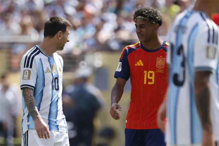 تحديث مباشر.. نهائي كأس العالم 2026.. إسبانيا تحاصر ميسي والأرجنتين تصمد أمام ضغط "لا روخا"