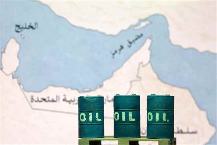 ثوري إيران: انفجار ناقلتي نفط  في جنوب مضيق هرمز