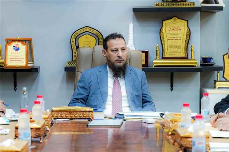 محافظ عدن يُطلق حملة واسعة لإزالة العشوائيات.. وهذا ما طالب به المسؤولين