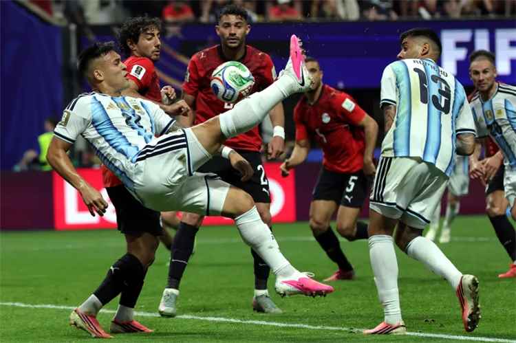 عريضة تاريخية ضد الأرجنتين بعد كأس العالم 2026.. 23 مليون توقيع يطالبون فيفا باستبعاد التانغو