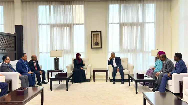 وزيرة الخارجية اليمنية تصل جيبوتي لبحث أمن البحر الأحمر وباب المندب