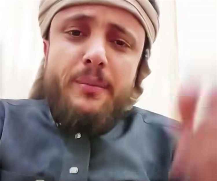 بعد 30 عاماً من الخدمة.. الحوثيون يطردون إمام مسجد شهير بصنعاء وعائلته إلى الشارع!
