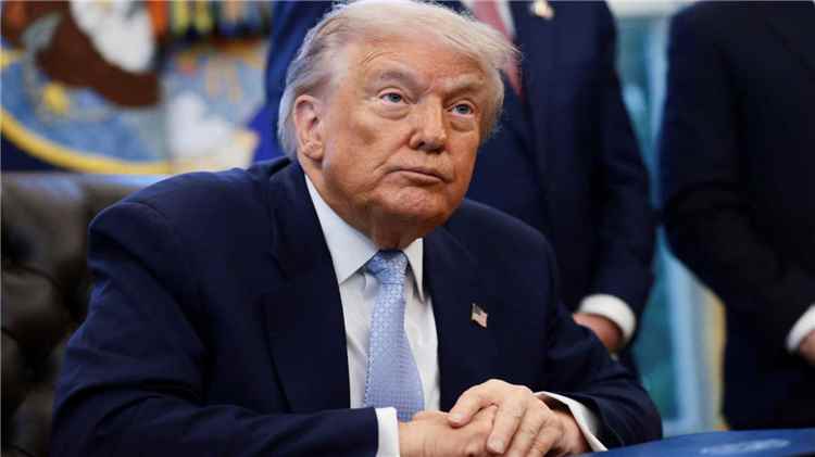عاجل: ترامب يقترح تغيير اسم مضيق هرمز إلى «مضيق ترامب» بعد إعلان سيطرة واشنطن عليه