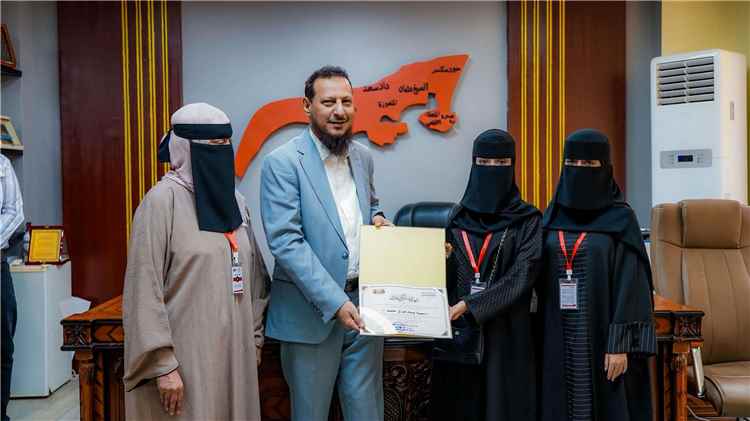 عدن تعانق المجد.. لفتة استثنائية من محافظ العاصمة لتكريم أوائل الجمهورية وبطل مسابقة القرآن الدولية