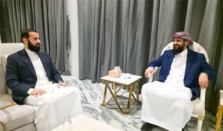 المحرّمي يلتقي محافظ أبين ويوجه برفع مستوى اليقظة والاستعداد، وتعزيز الانتشار والتنسيق الميداني