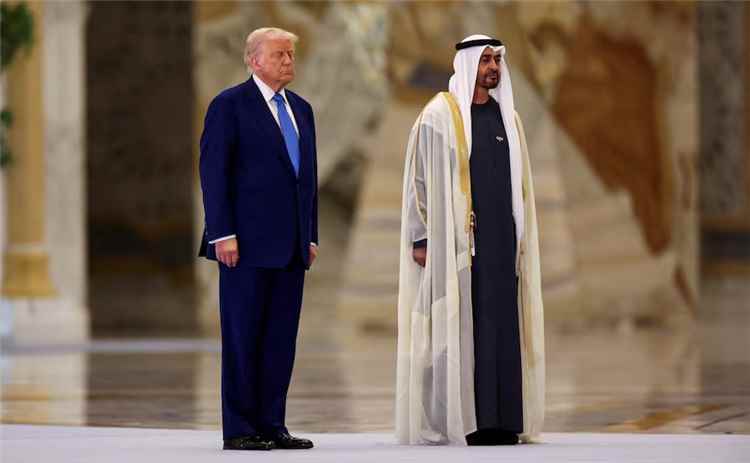اتصال هاتفي بين محمد بن زايد ودونالد ترامب... ماذا جرى خلاله؟