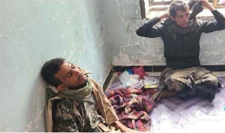 شاهد.. اولى صور  أسرى الحوثيين بيد القوات المسلحة غربي تعز