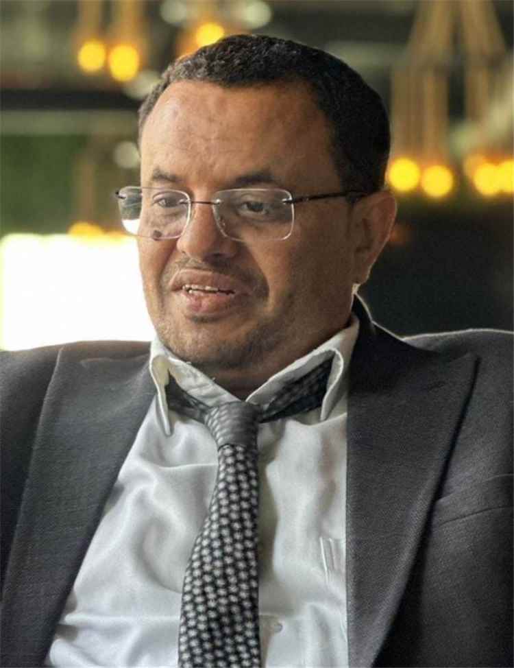 المحلل السياسي هزاع البيل يقرع ناقوس الخطر: استفراد الحوثي بجبهة واحدة "فخ خطير" وهذا هو الحل الوحيد!