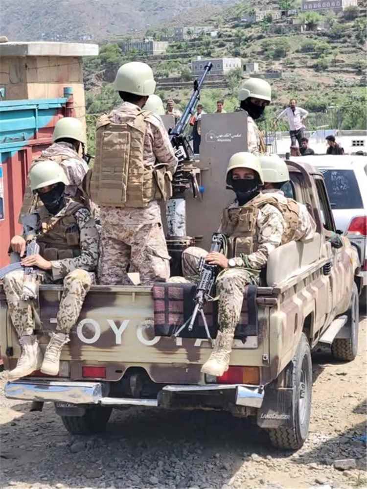 عاجل.. القوات المسلحة تدحر مليشيا الحوثي من مواقع حاولت السيطرة عليها في عقمة موزع