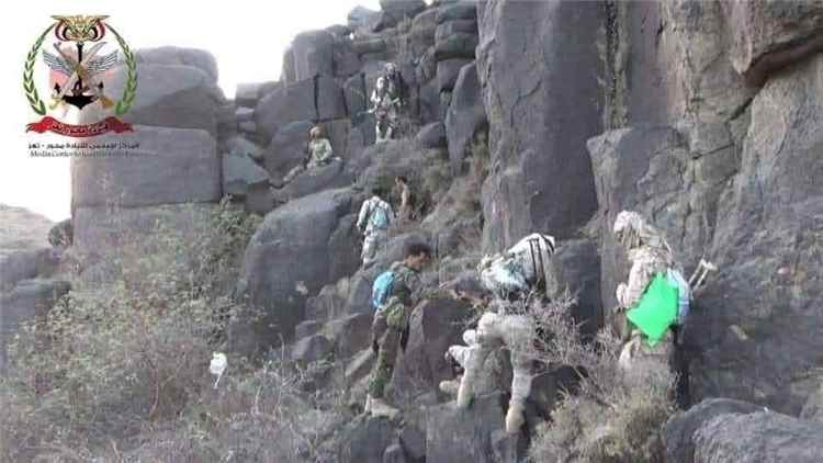 محافظ تعز: الحوثيون يخوضون معركة إيران في الساحل الغربي للسيطرة على باب المندب