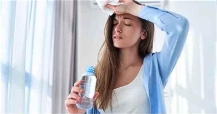 تأثير قلة شرب الماء على الدماغ.. لماذا يجعل الجفاف ذهنك "ضبابياً"؟