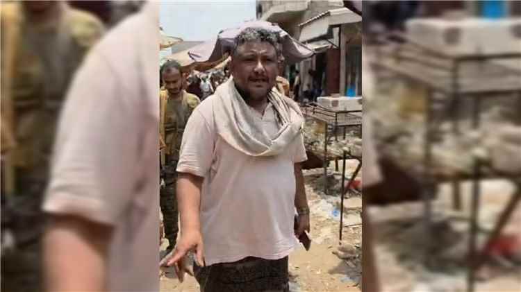 مدير شرطة الحديدة يتجول في شوارع حيس رداً على شائعات سقوط المدينة ويؤكد: تحرير صنعاء أقرب من أي وقت مضى (فيديو)