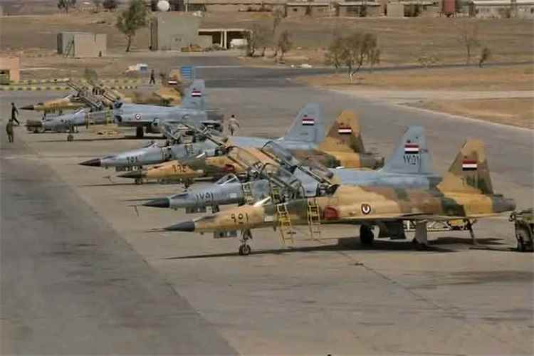 الحوثيون يواصلون التدريبات على الطائرات الحربية التي أعادوها للخدمة في العاصمة صنعاء