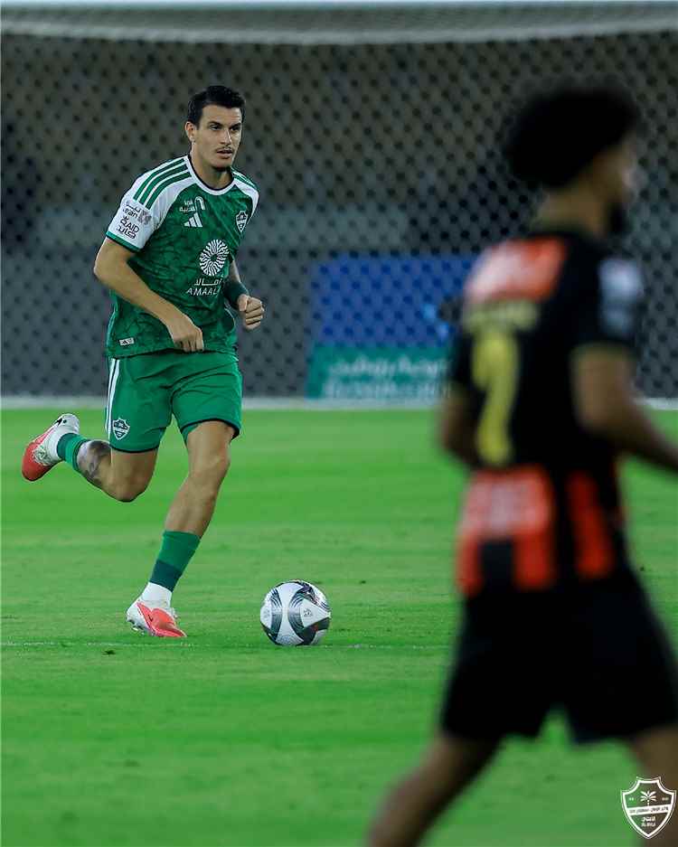 الأهلي يكتسح الرياض بخماسية نظيفة ويستعيد توازنه في دوري روشن