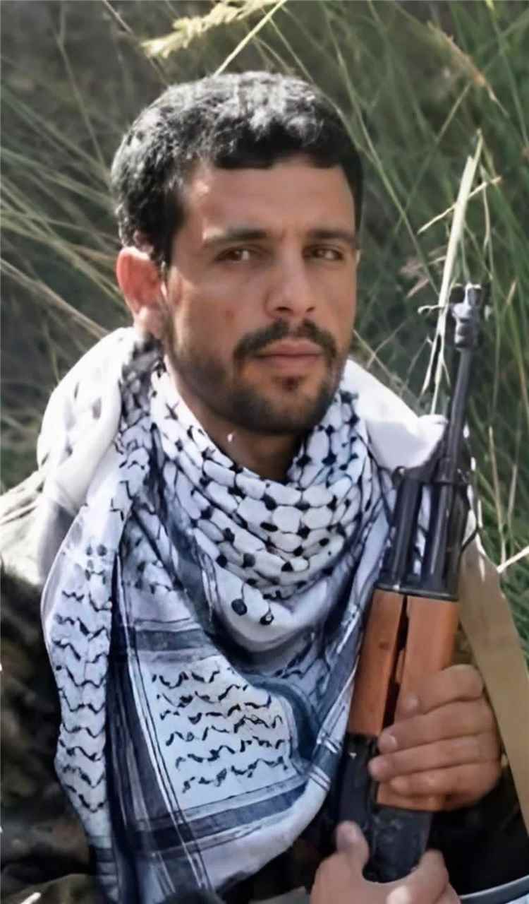 من صعدة.. مقتل قيادي حوثي بارز و10 من عناصر المليشيا في معارك تعز