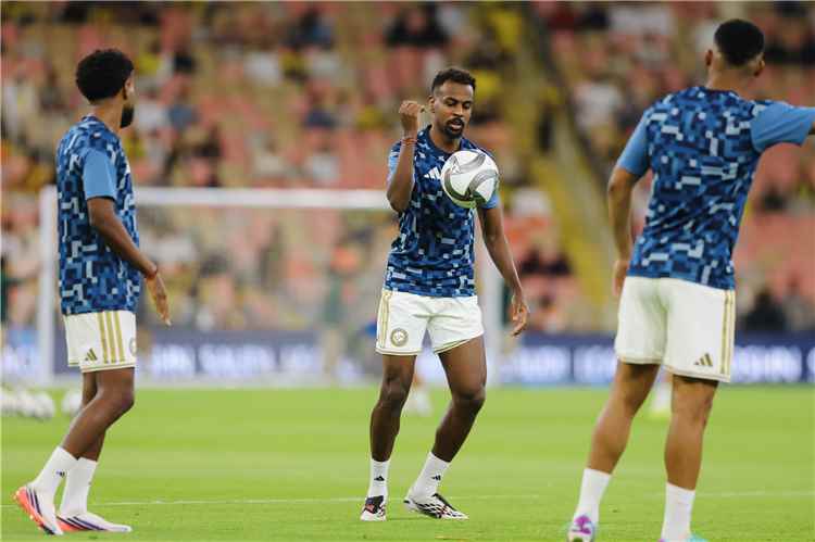 الاتحاد يتقدم على النصر 2-1 بعد شوط أول مثير في قمة دوري روشن السعودي