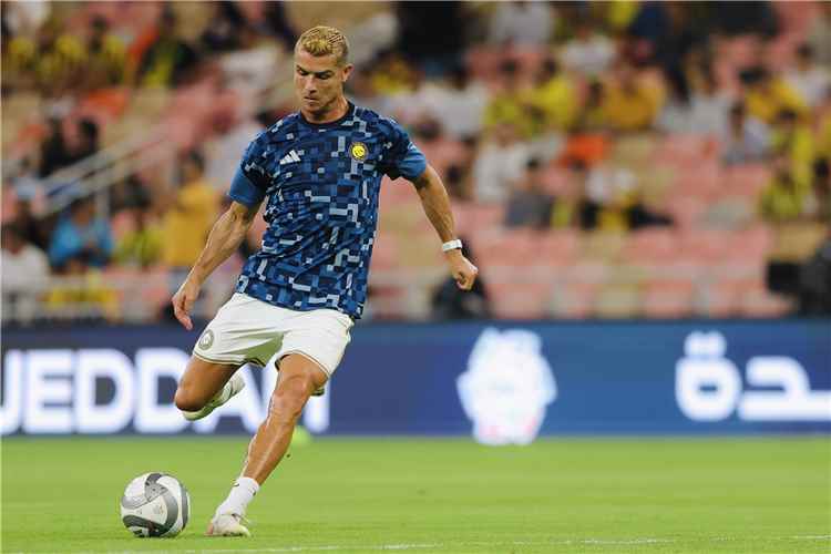 النصر يضغط والاتحاد يتمسك بتقدمه 2-1 قبل نهاية المباراة