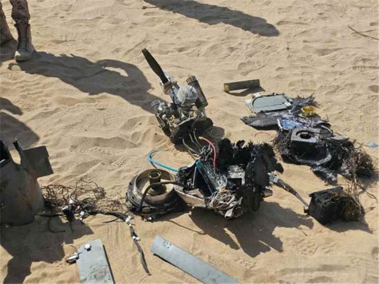 ضربة موجعة.. دفاعات الجيش تصطاد مسيّرات حوثية 