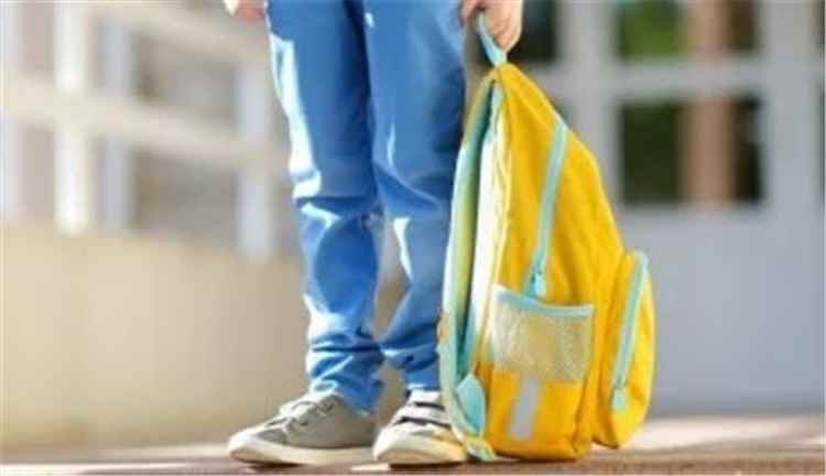 مع العودة للمدارس.. الحقيبة الثقيلة تهدد صحة الأطفال ونصائح للوقاية من الإصابات