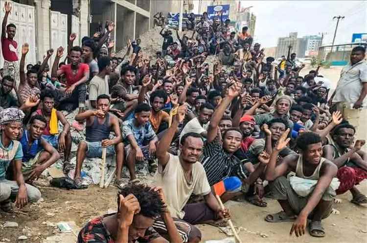 الحوثيون يعتدون على محتجزين أفارقة بصنعاء رفضوا القتال في جبهات الساحل الغربي