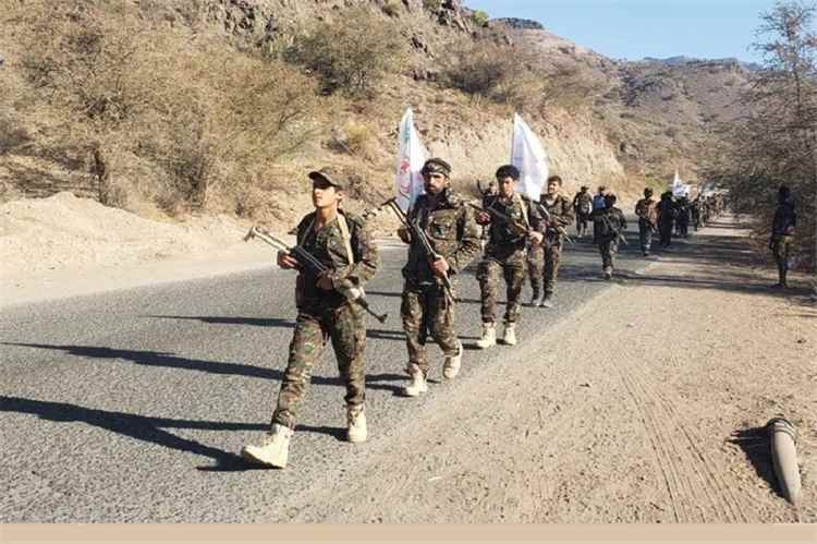 استعدادات لعملية انتشار غامضة.. مليشيا الحوثي تدفع بمئات العناصر نحو مأرب والجوف