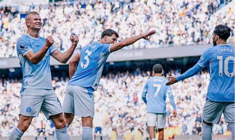 مانشستر سيتي يحقق فوزه الثالث على التوالي ويحافظ على صدارة الدوري الانجليزي