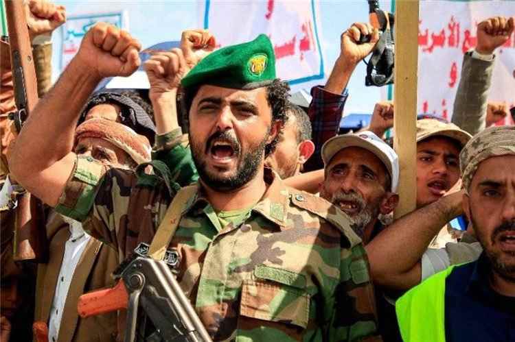 هيئة علماء اليمن: مواجهة الحوثيين واجب شرعي وتحذر من القتال في صفوف المليشيا
