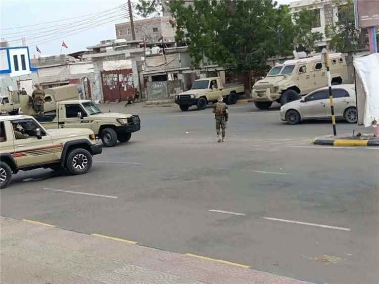 حملة أمنية في أحور بأبين تمهيدا لتركيب كاميرات مراقبة في السوق والشارع العام