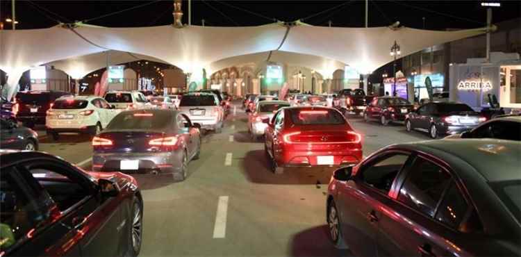 ابتداء من اليوم... السماح لمركبات الأجرة بالنقل بين البحرين والسعودية عبر جسر الملك فهد