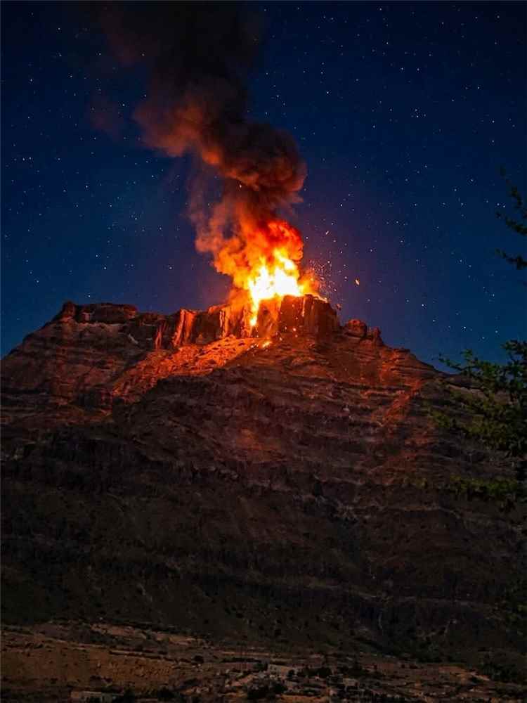 الطيران الحربي يستهدف مواقع الحوثي في جبل ناصّة الاستراتيجي بجبهة مريس - الضالع