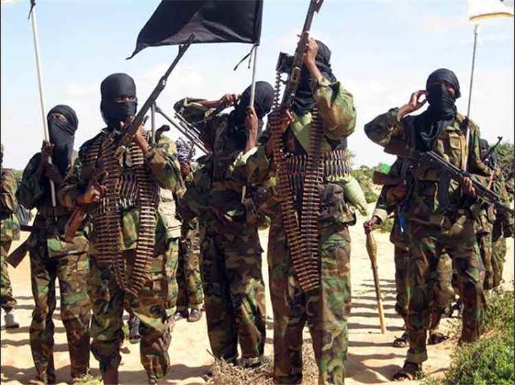 مفاجأة مدوية في الساحل الغربي.. جثث عناصر من "حركة الشباب" الصومالية في خنادق الحوثيين
