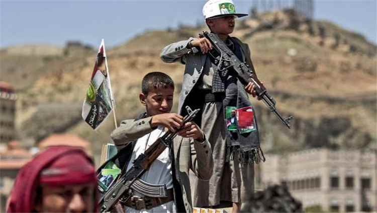 الحوثيون يتوسعون في تجنيد الأطفال بـ