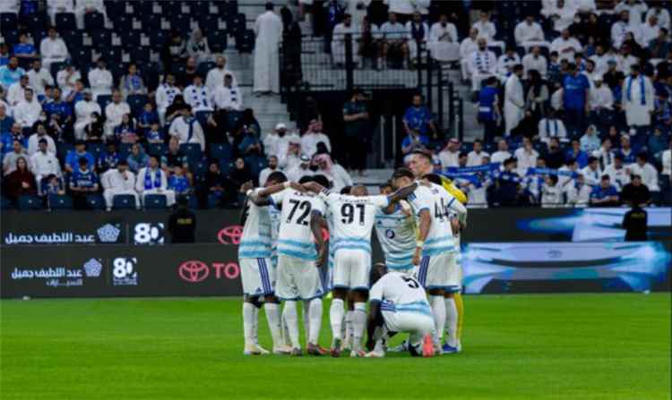 نيوم يفاجئ الهلال بثنائية نظيفة ويحقق فوزًا تاريخيًا في الدوري السعودي