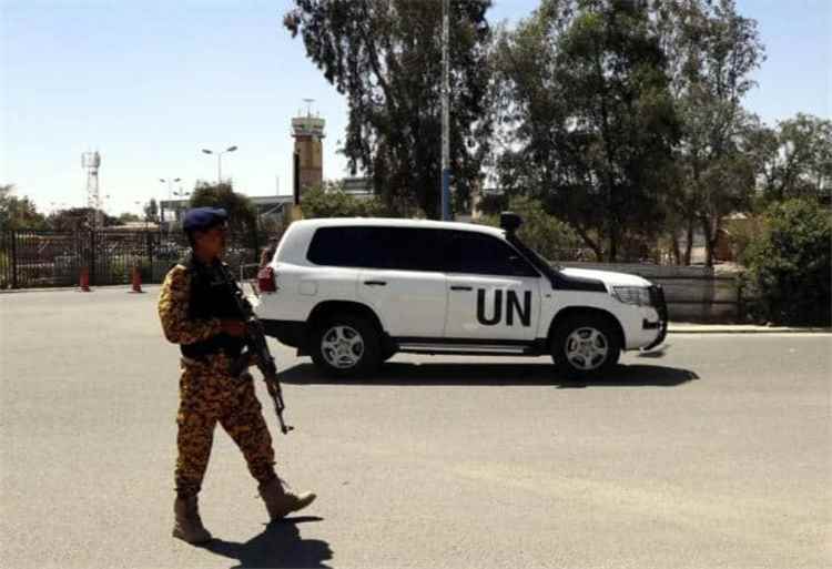 مركز حقوقي يدين تصعيد الحوثيين ضد موظفي الأمم المتحدة والمجتمع المدني