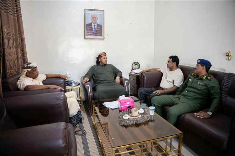 محافظ أرخبيل سقطرى يلتقي قائد مركز شرطة جزيرة عبدالكوري