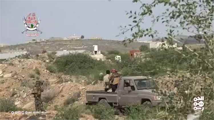 معركة الحسم تبدأ الآن.. سقوط عشرات القتلى من الحوثيين ونداء عاجل بالاستسلام في البيضاء