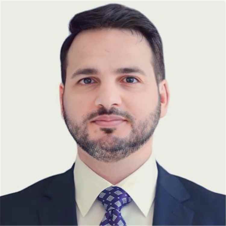 ليست مجرد معركة محلية.. صحفي عراقي يفجر مفاجأة حول ما يجري في المخا والحديدة!