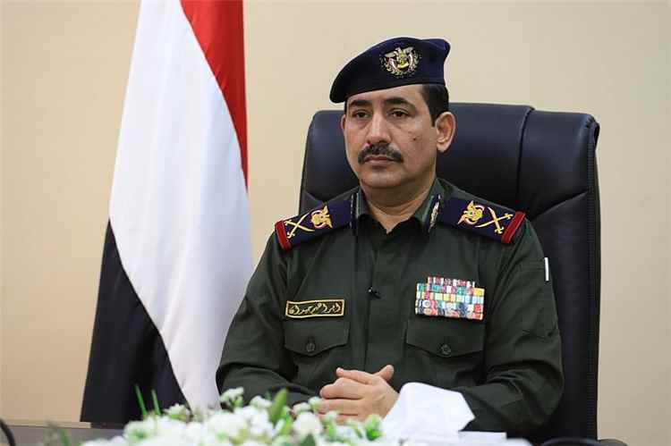 وزير الداخلية يوجه برفع الجاهزية الأمنية بالحديدة ويشيد بيقظة الأجهزة في المناطق المحررة