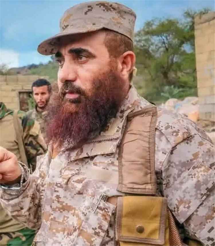 القوات المسلحة تحبط أكبر هجوم حوثي غربي تعز وتمنع التقدم نحو باب المندب