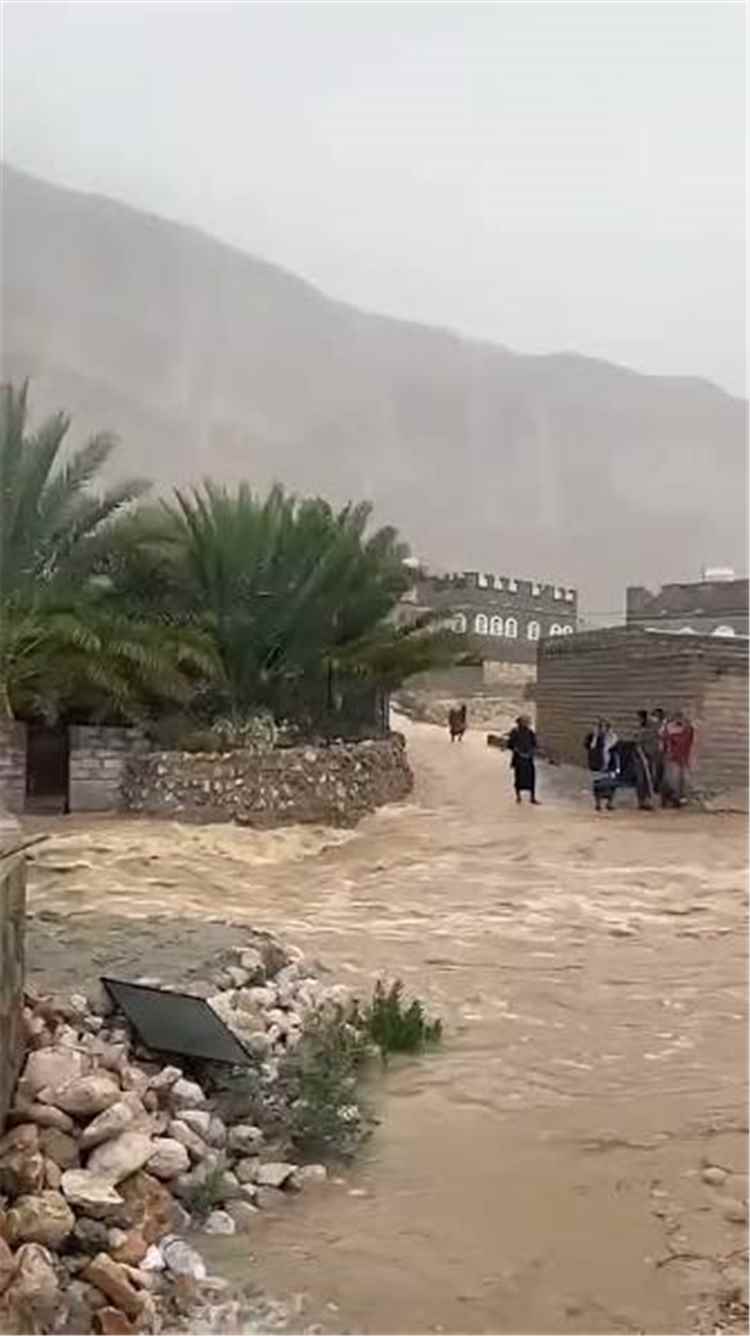 أمطار الخير تروي هذه المناطق في حضرموت.. وتوقعات هامة للأيام القادمة!