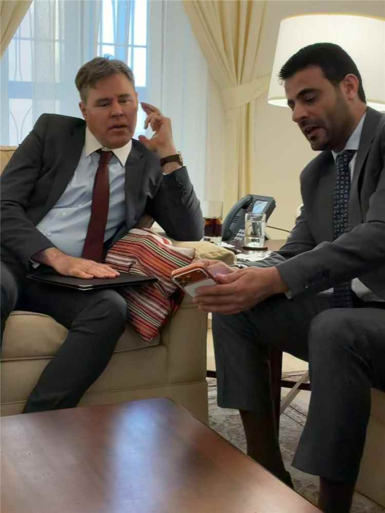 مسؤول أمريكي يبحث مع قيادة كاك بنك الخدمات المصرفية الرقمية والاستقرار الاقتصادي في اليمن