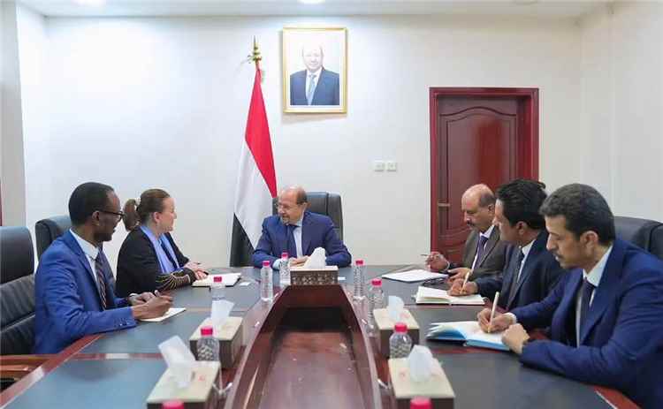 الحكومة اليمنية تدين الاعتداءات الحوثية على السعودية وتحذر من الأجندة الإيرانية