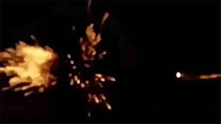 عاجل : القوات المسلحة تشن هجوماً معاكساً على الحوثي في جبهة مريس بالضالع