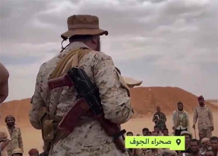 قائد الفرقة الثالثة بقوات الطوارئ لمنتسبيه: لن نقول لكم تقدموا وانما سنتقدم وأنتم تعالوا بعدنا... تعبنا من الصحراء - [فيديو]