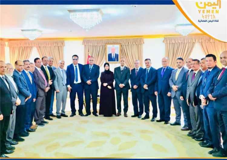 الزوبة تشدد من القاهرة على توحيد الخطاب الدبلوماسي وتعزيز حضور اليمن في المحافل الدولية
