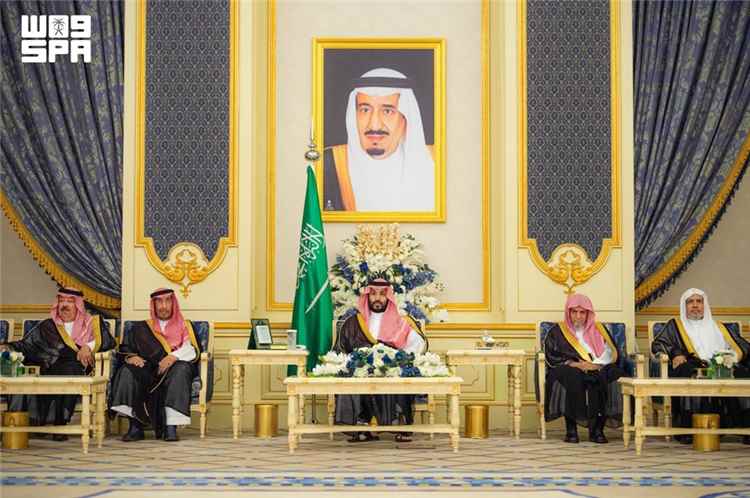 الأمير محمد بن سلمان يستقبل الأمراء والعلماء والوزراء وجمعًا من المواطنين