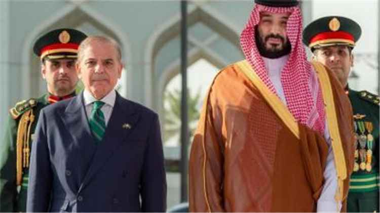 الجيش الباكستاني يلوح بتفعيل اتفاقية «مكة» بعد هجمات الحوثيين على السعودية