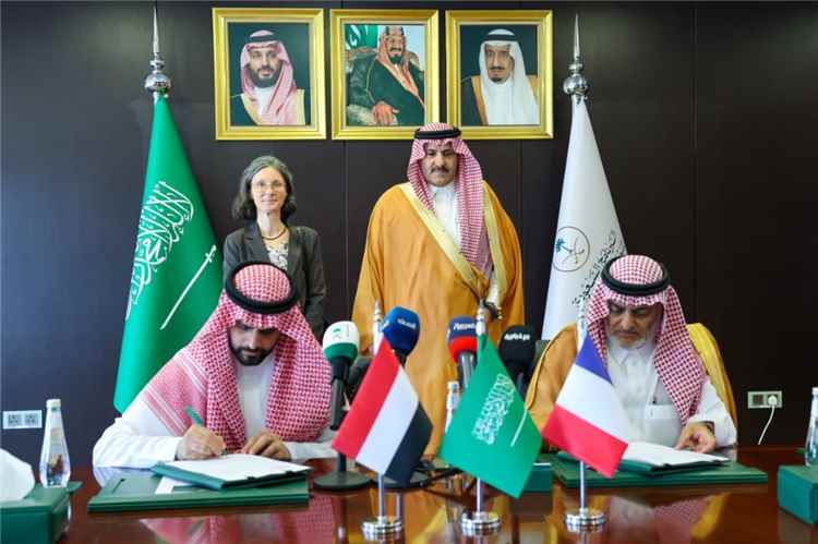 بتمويل سعودي–فرنسي.. توقيع اتفاقية لتعزيز مرونة واستدامة منظومة المياه في مدينة تعز